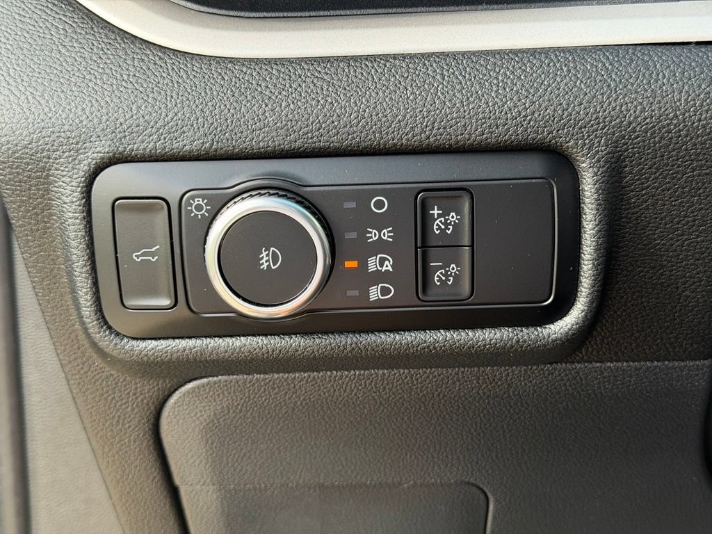 Used 2024 Ford Explorer XLT w/ Equipment Group 202A AWD/4WD image 33