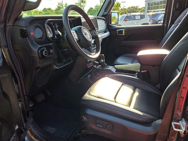 Used 2024 Jeep Wrangler Unlimited Rubicon w/ Convenience Group AWD/4WD image 11