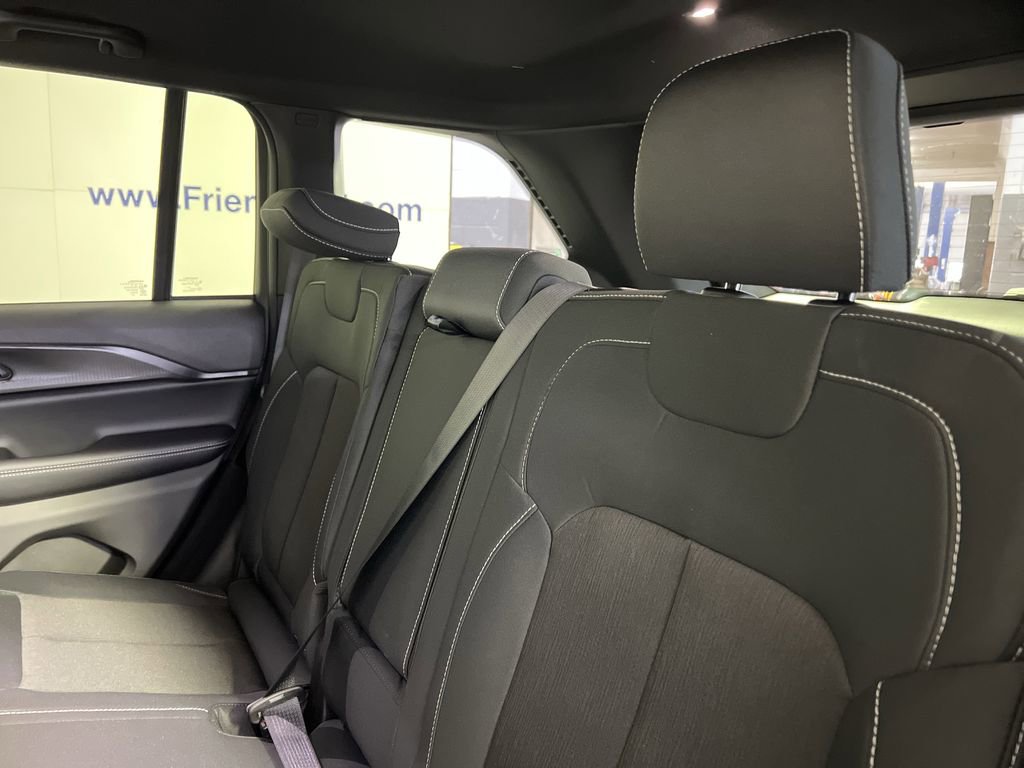 New 2025 Jeep Grand Cherokee Laredo image 29