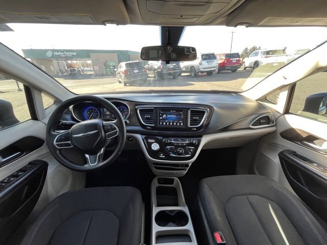 Used 2018 Chrysler Pacifica LX image 42