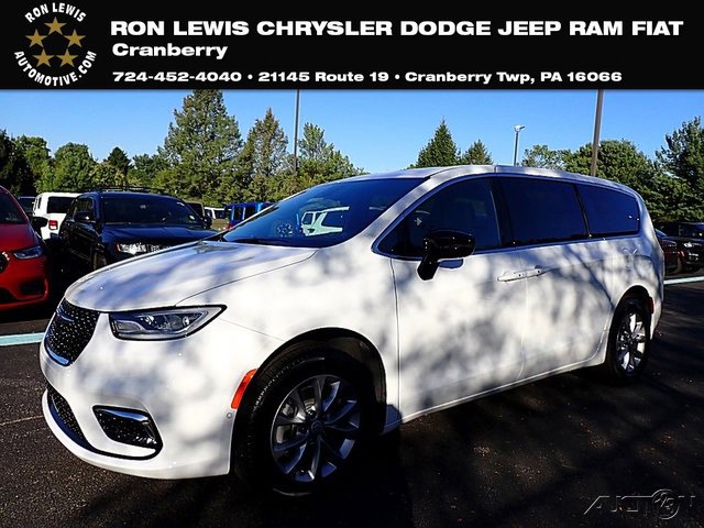 New 2026 Chrysler Pacifica Select video 1