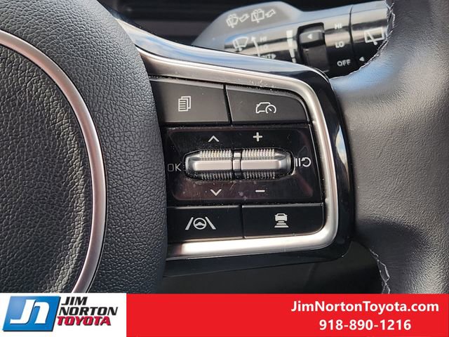 Used 2025 Kia Carnival image 28