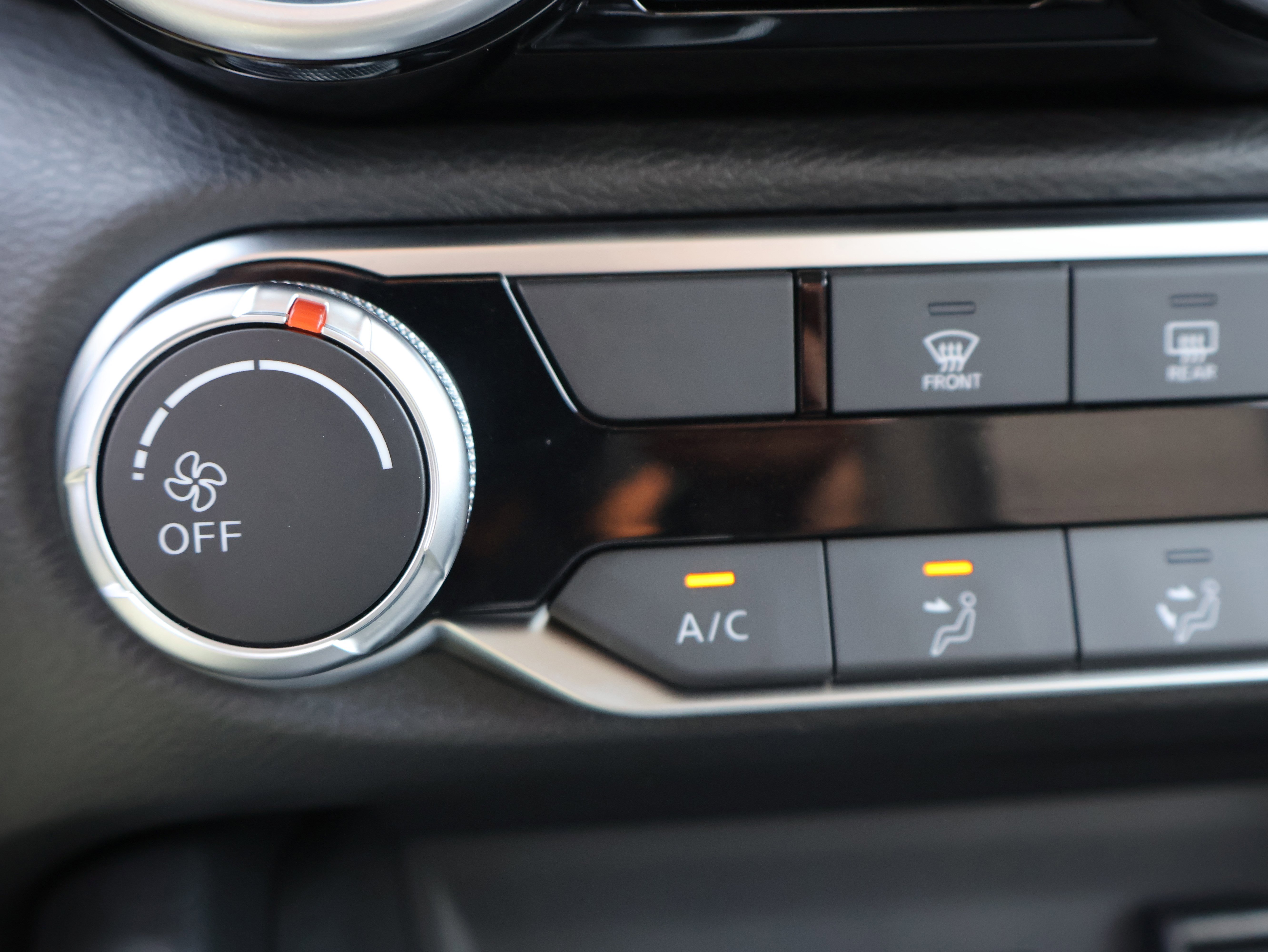 Used 2024 Nissan Sentra SV w/ Lighting Package image 24