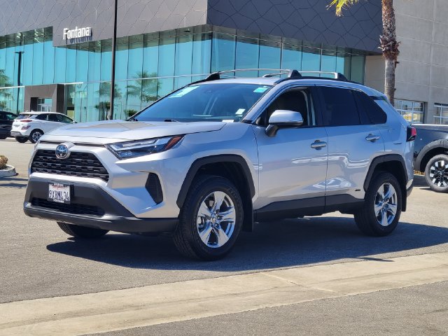 Used 2025 Toyota RAV4 XLE AWD/4WD image 2