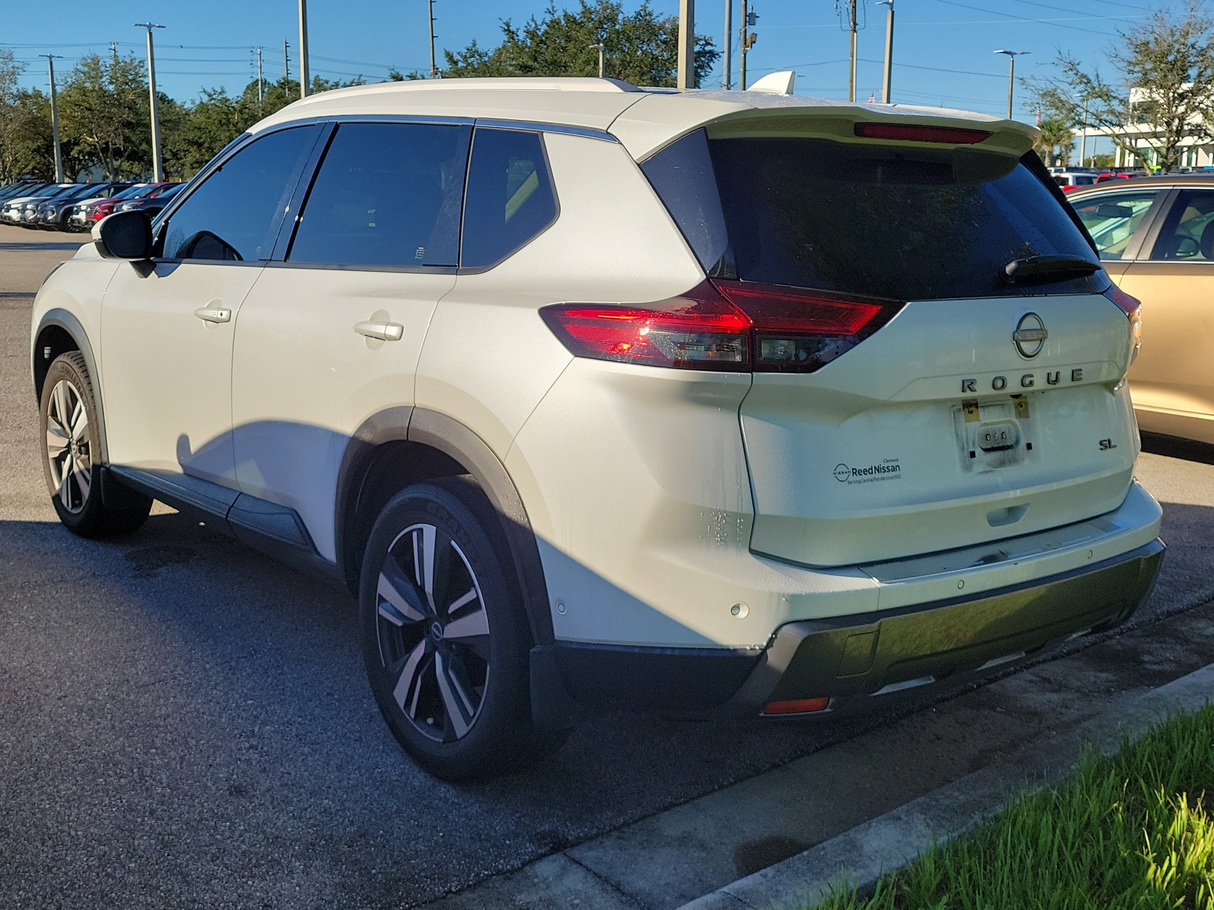 Certified 2024 Nissan Rogue SL w/ SL Premium Package FWD image 4
