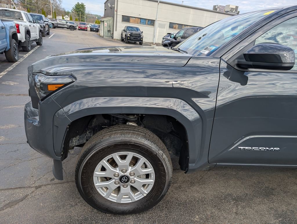 Certified 2024 Toyota Tacoma SR5 AWD/4WD image 2