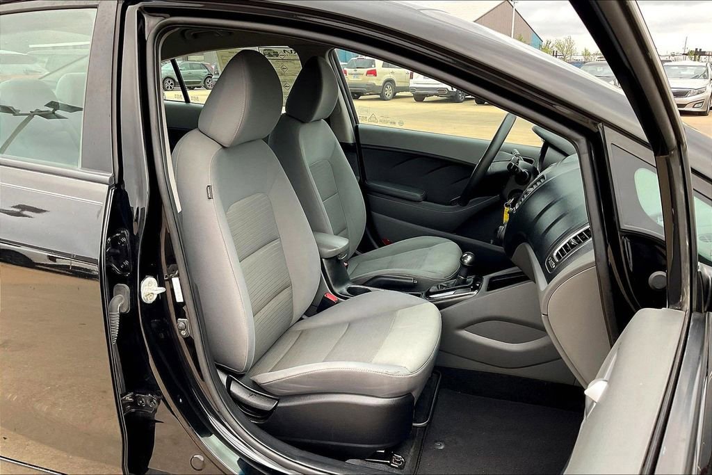 Used 2017 Kia Forte LX w/ LX Popular Package image 7