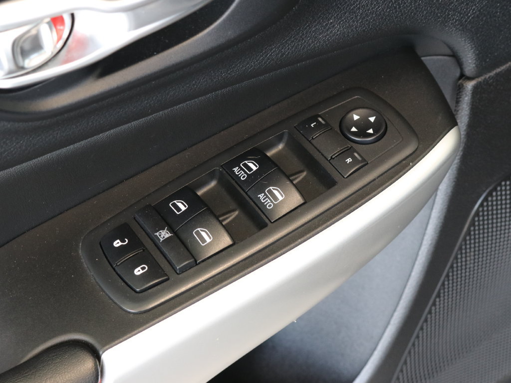 Used 2018 Jeep Cherokee Trailhawk AWD/4WD image 27