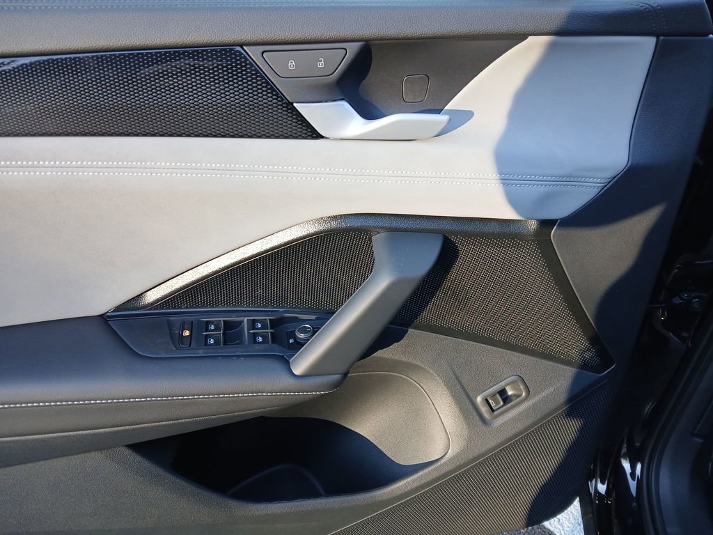 New 2026 Volkswagen Tiguan SE R-Line image 11