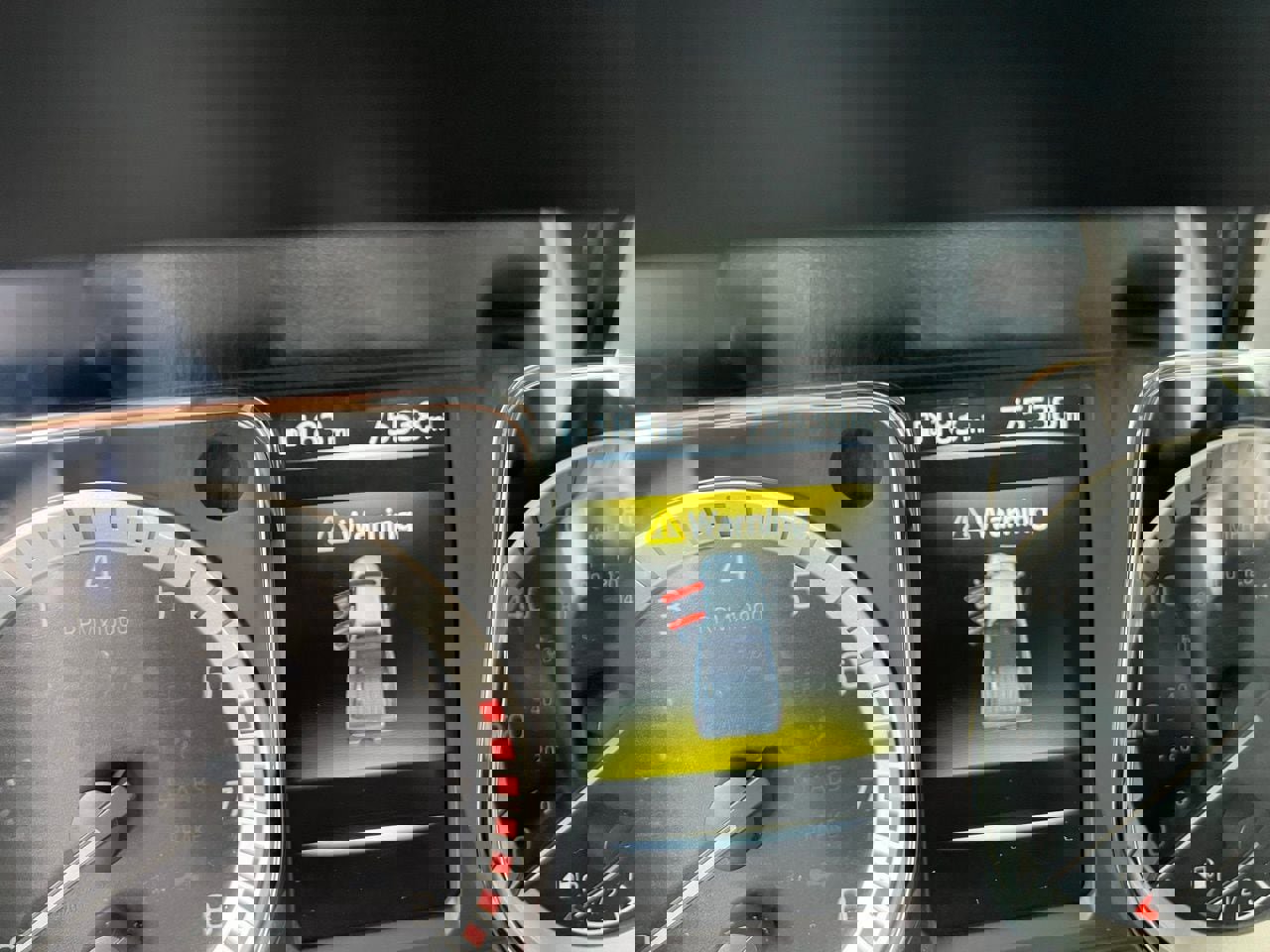 Used 2018 Nissan Titan SV w/ SV Convenience Package image 3