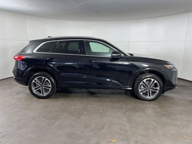 Used 2025 Audi Q5 Premium w/ Convenience Package image 8