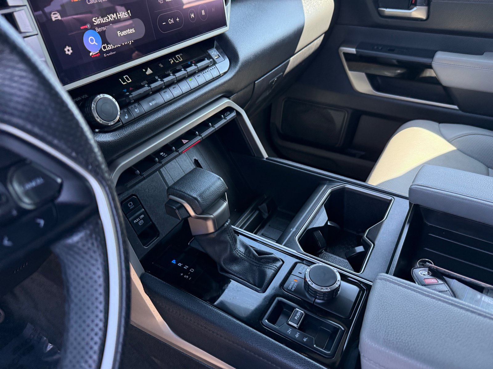 Used 2025 Toyota Tundra Limited AWD/4WD image 19