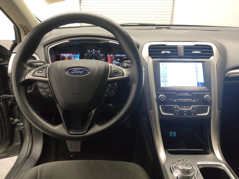 Used 2020 Ford Fusion SE FWD image 22