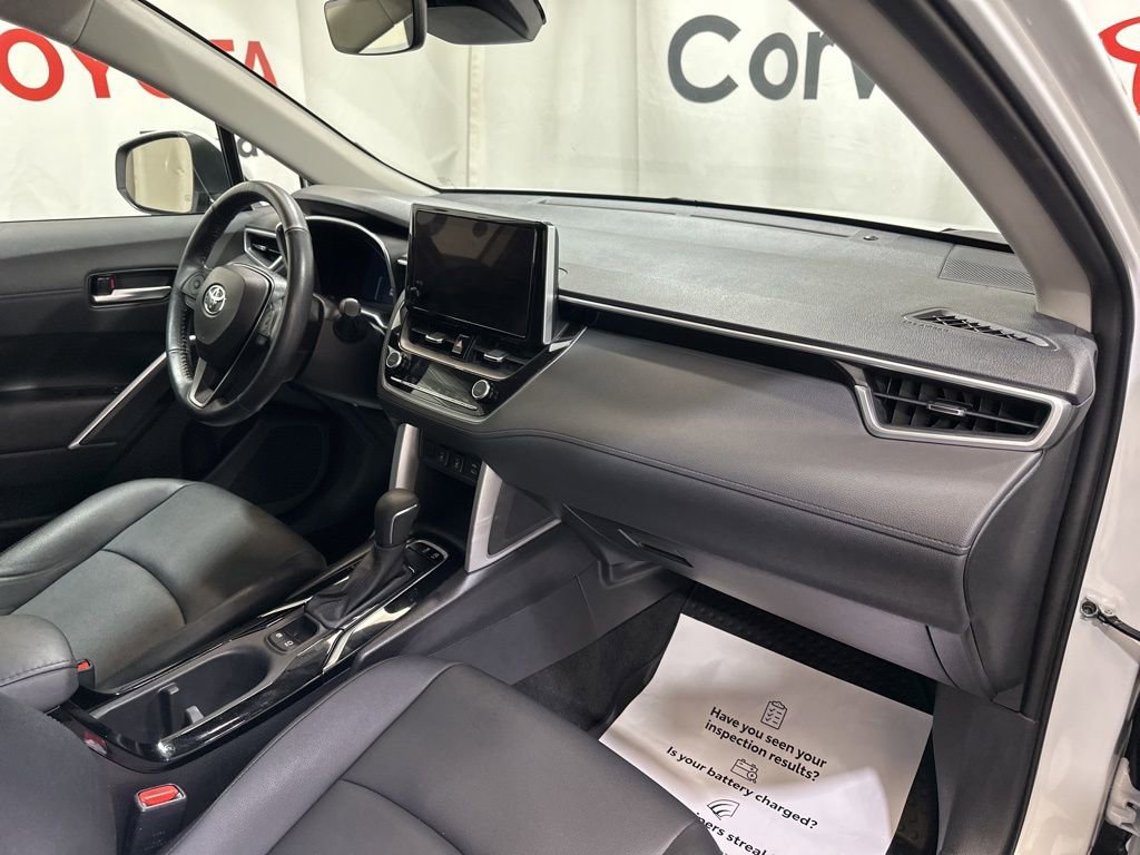 Used 2023 Toyota Corolla Cross XLE w/ Convenience Package FWD image 13