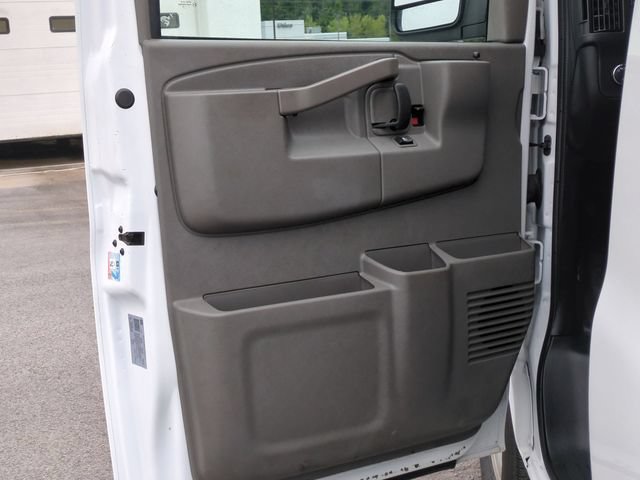 Used 2025 Chevrolet Express 2500 w/ Driver Convenience Package RWD image 6
