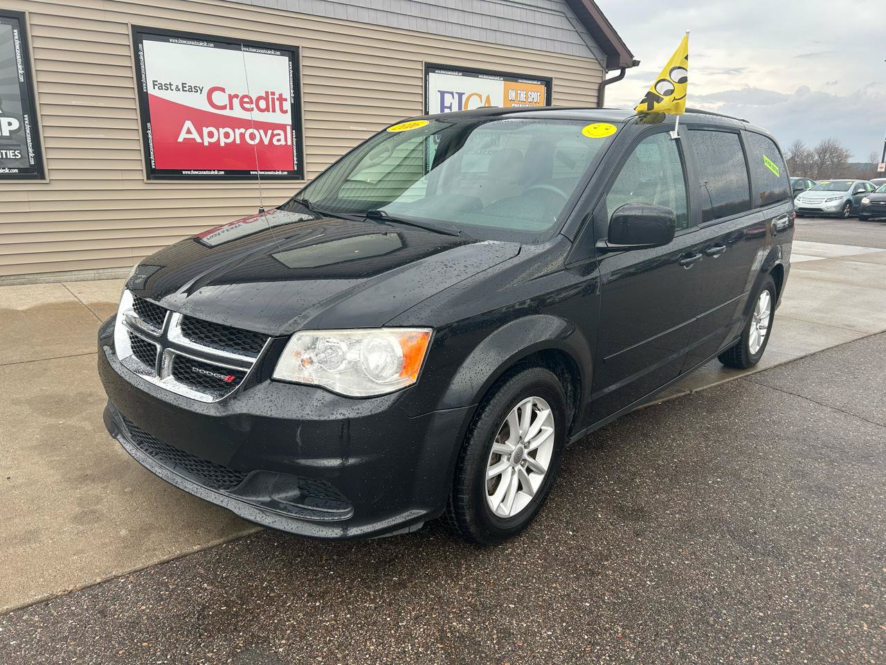 Used 2016 Dodge Grand Caravan SXT FWD image 1