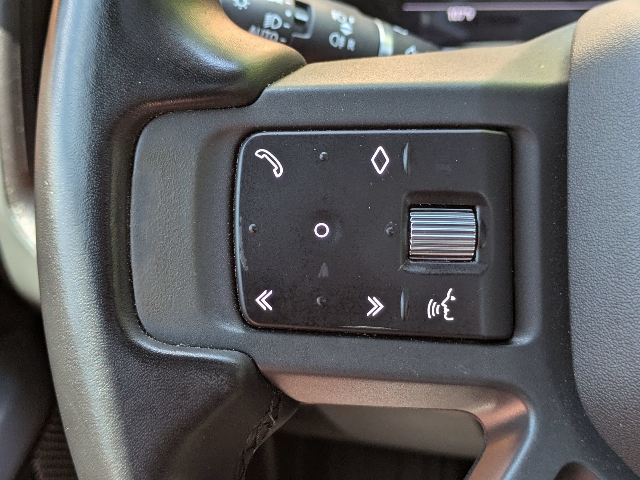 Used 2023 Land Rover Defender 110 X-Dynamic SE AWD/4WD image 17