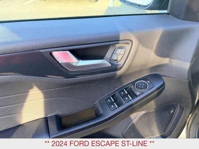 Used 2024 Ford Escape ST-Line AWD/4WD image 16