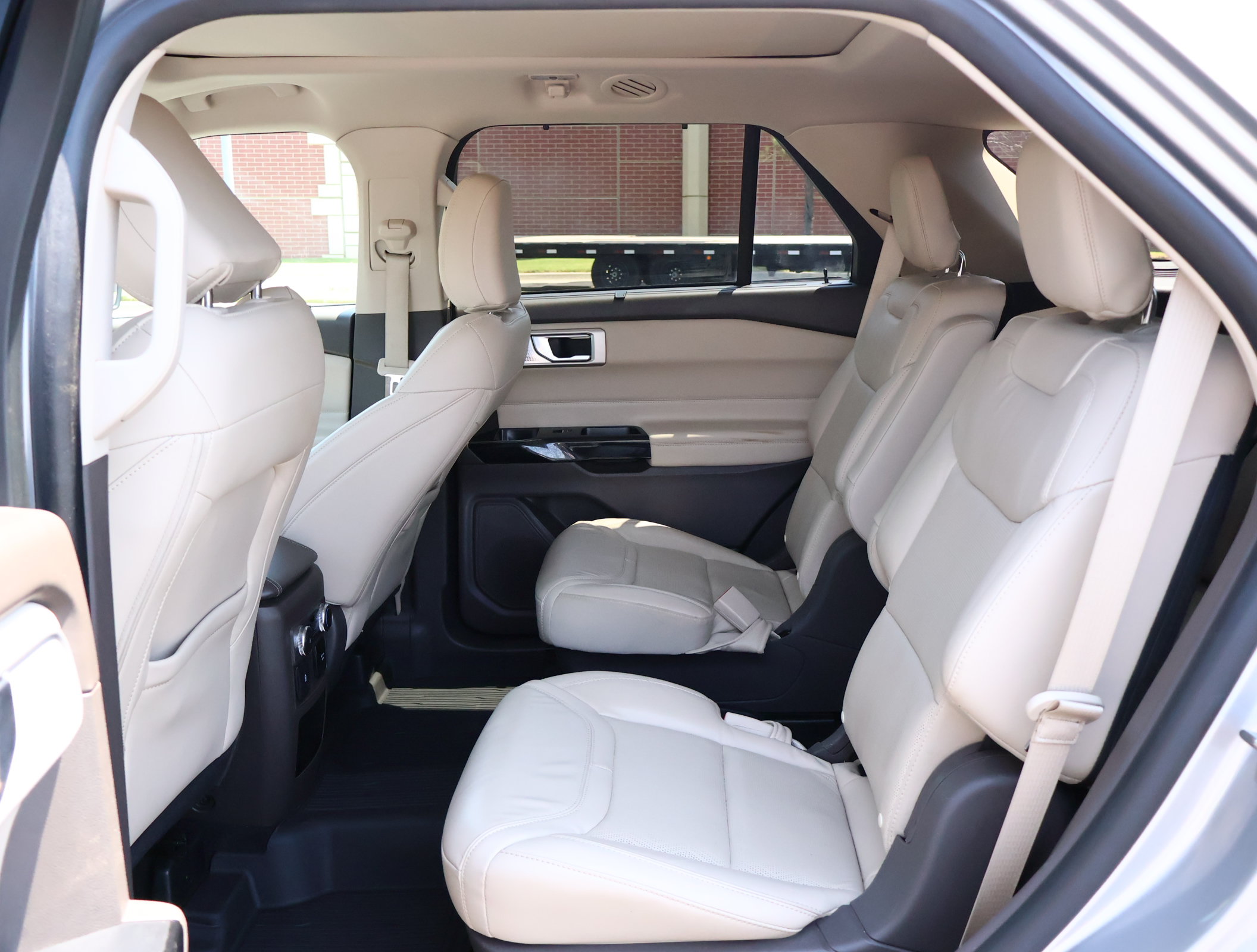 Used 2021 Ford Explorer Platinum w/ Equipment Group 601A AWD/4WD image 24