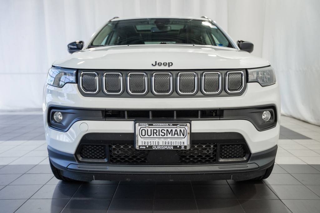Certified 2022 Jeep Compass Latitude w/ Sun and Sound Group AWD/4WD image 2