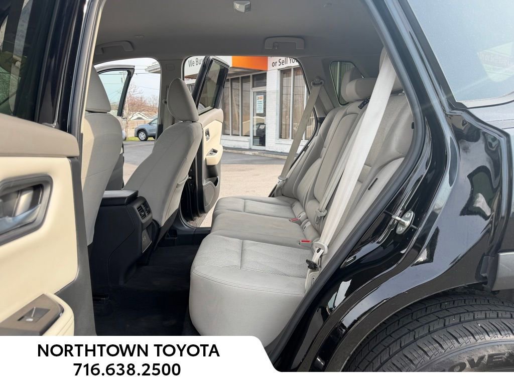 Used 2024 Nissan Rogue SV AWD/4WD image 14