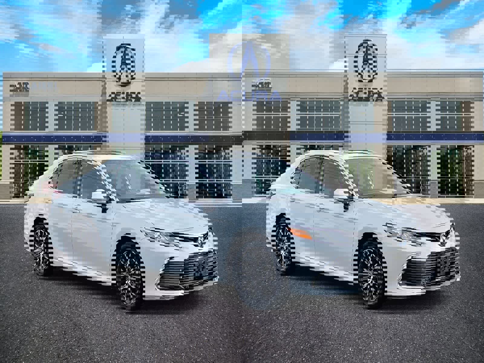 Used 2022 Toyota Camry XLE w/ Navigation Upgrade Package image 8