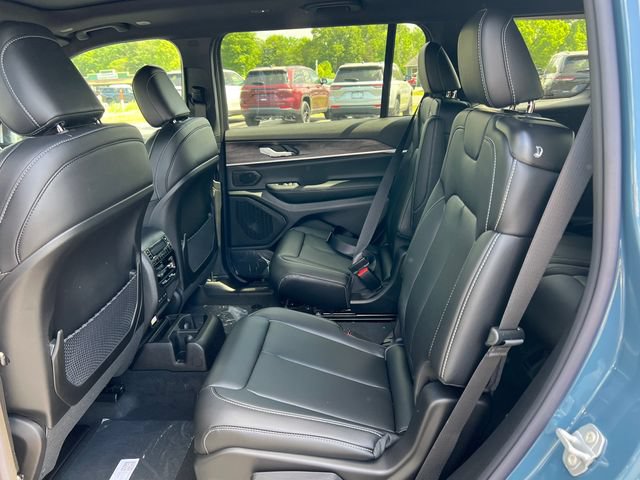 New 2026 Jeep Grand Cherokee L Limited w/ Limited Altitude Package AWD/4WD image 5