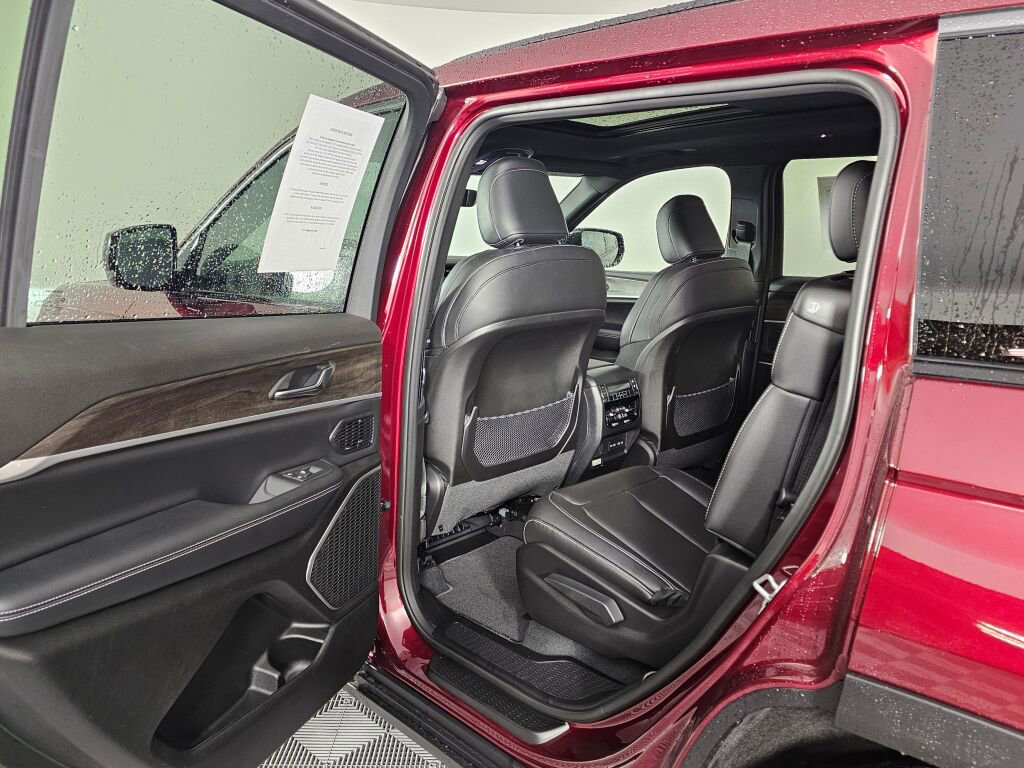 New 2026 Jeep Grand Cherokee L Limited w/ Limited Altitude Package image 33