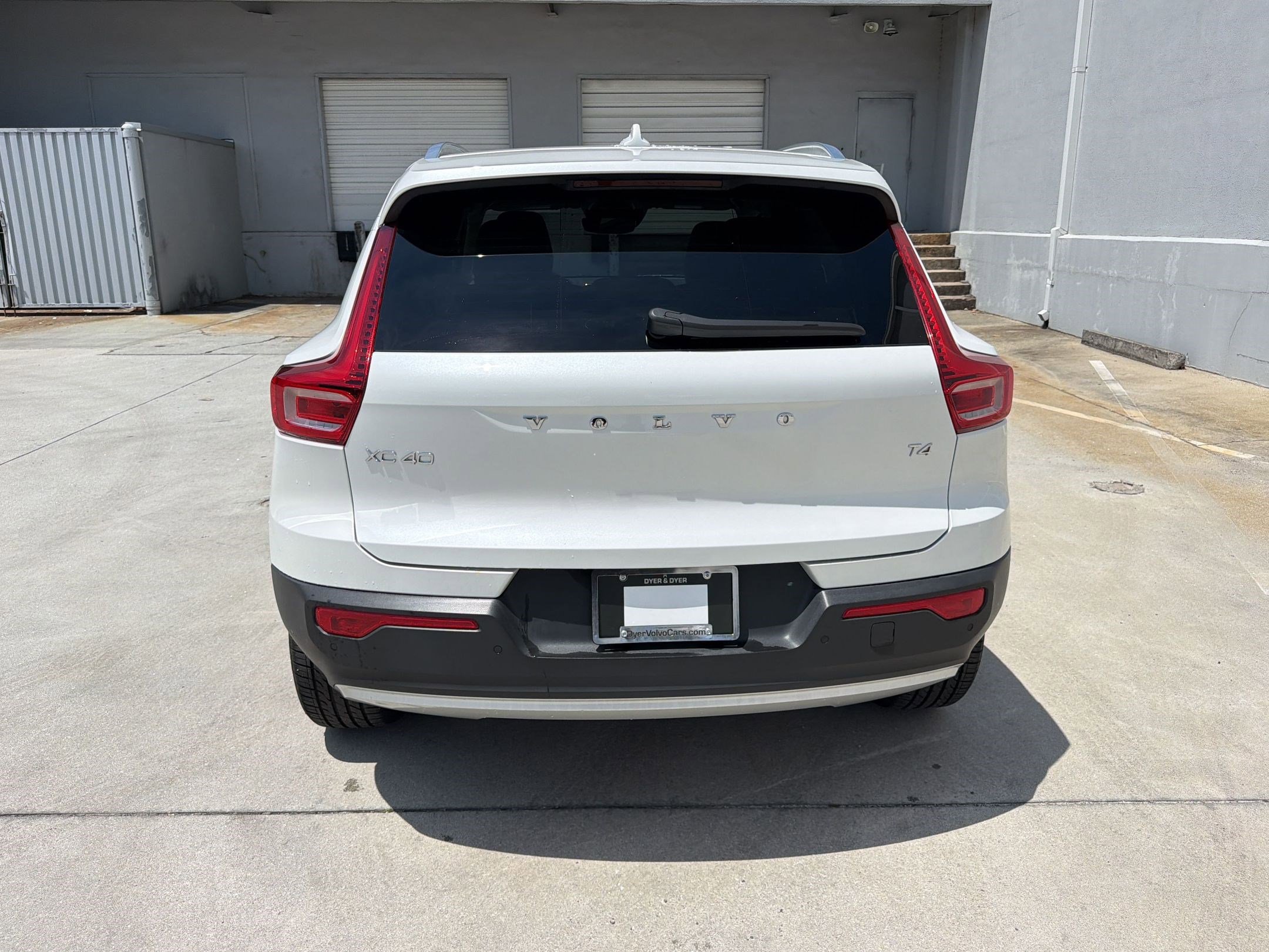 Used 2021 Volvo XC40 T4 Inscription w/ Climate Package FWD image 10