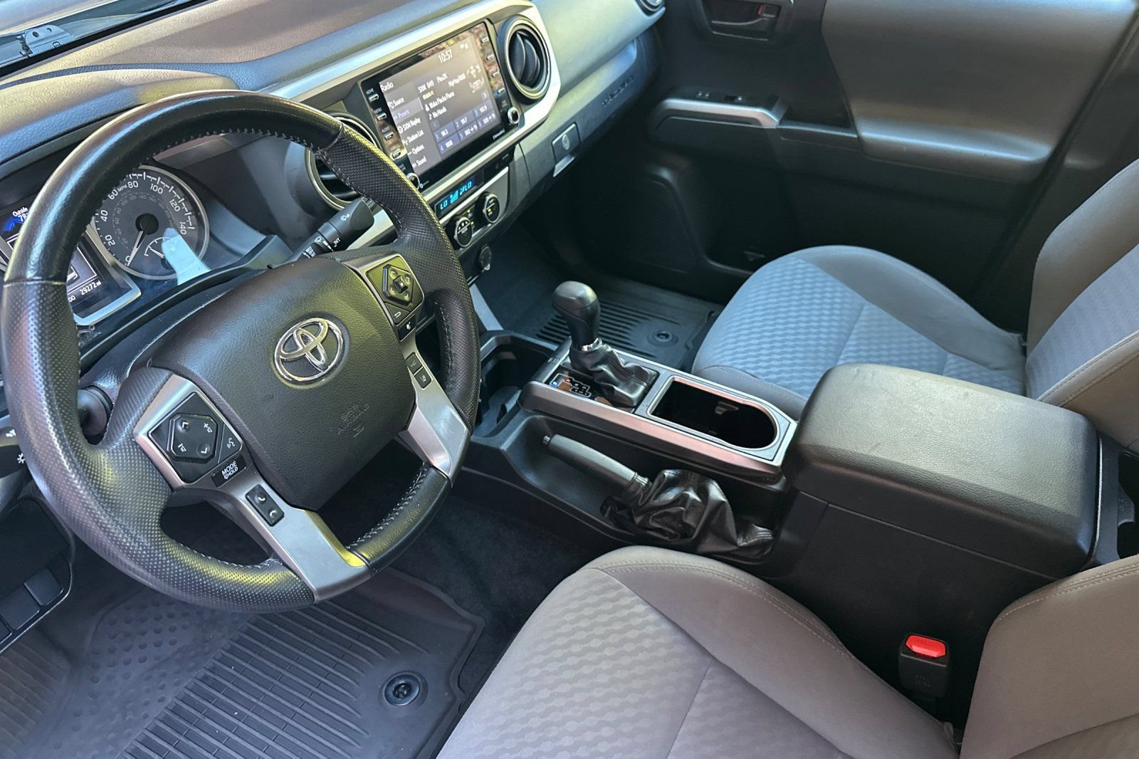 Used 2022 Toyota Tacoma SR5 AWD/4WD image 11