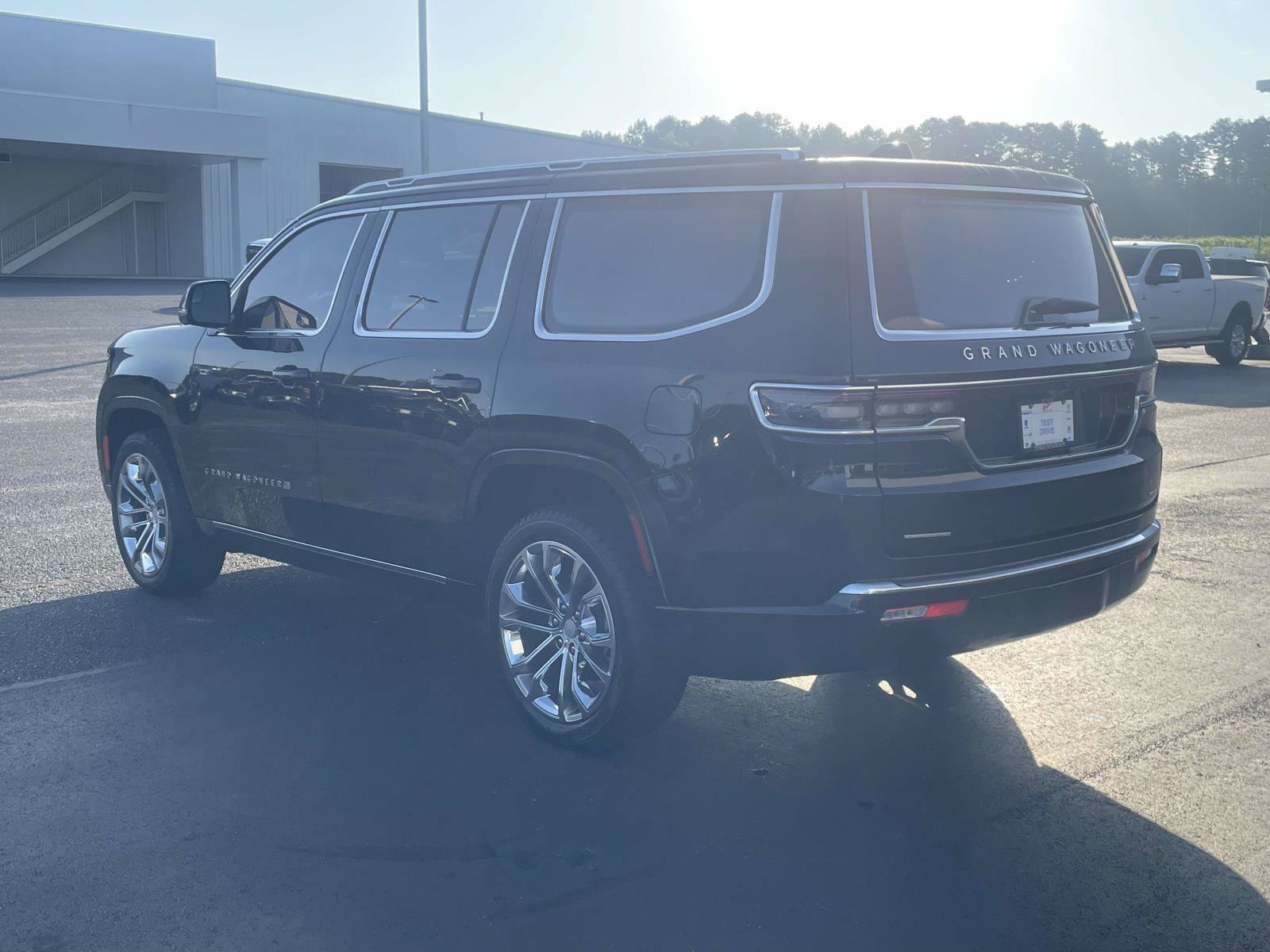Used 2022 Jeep Grand Wagoneer Series II w/ Premium Group II AWD/4WD image 9