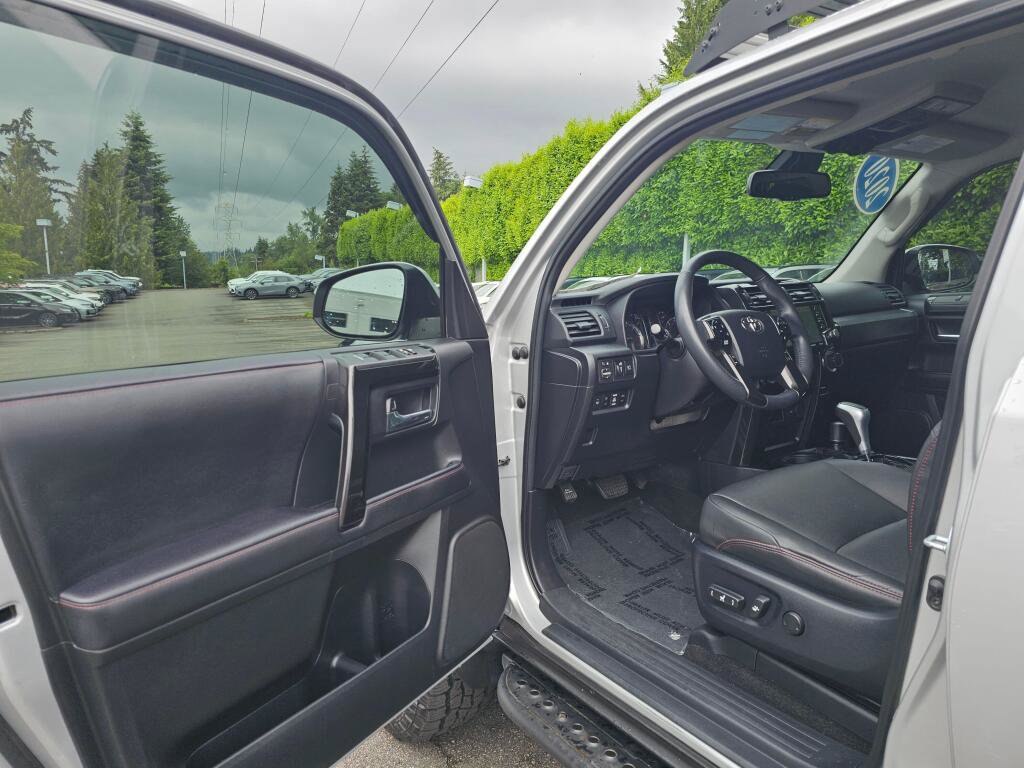 Used 2020 Toyota 4Runner TRD Off-Road Premium AWD/4WD image 21