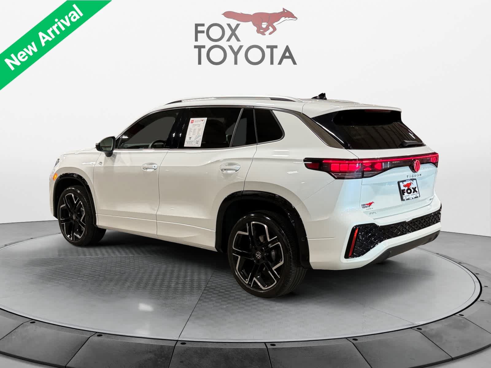 Used 2025 Volkswagen Tiguan SEL R-Line AWD/4WD image 4