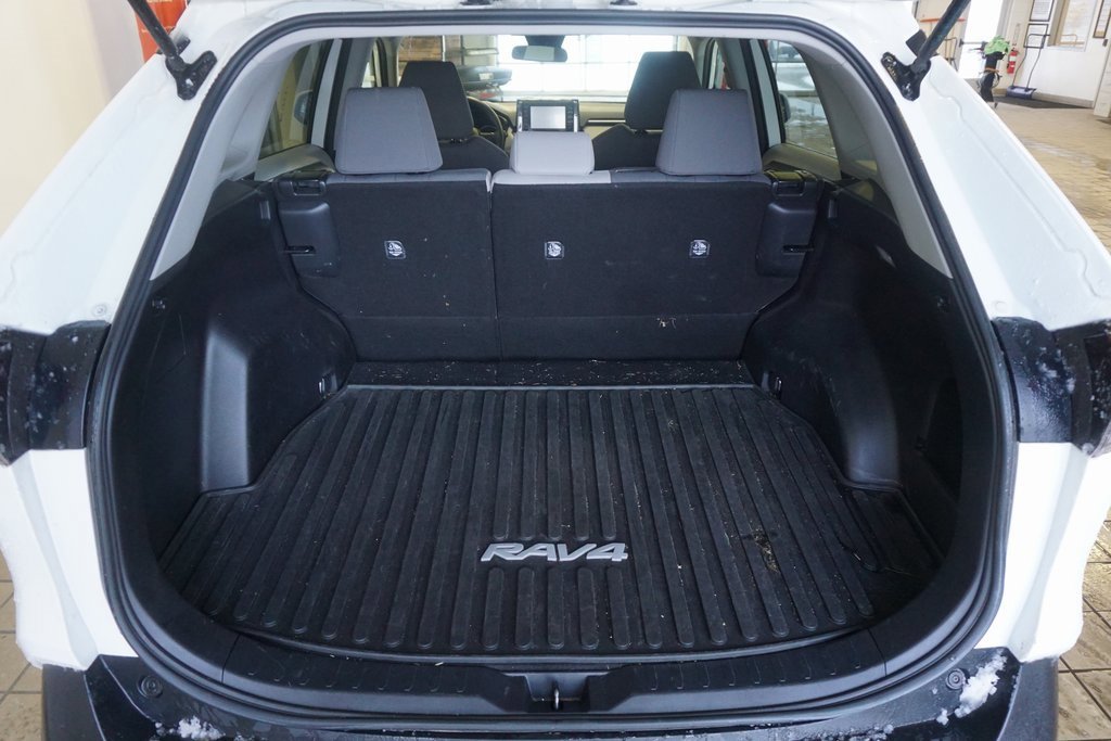 Used 2020 Toyota RAV4 XLE image 15