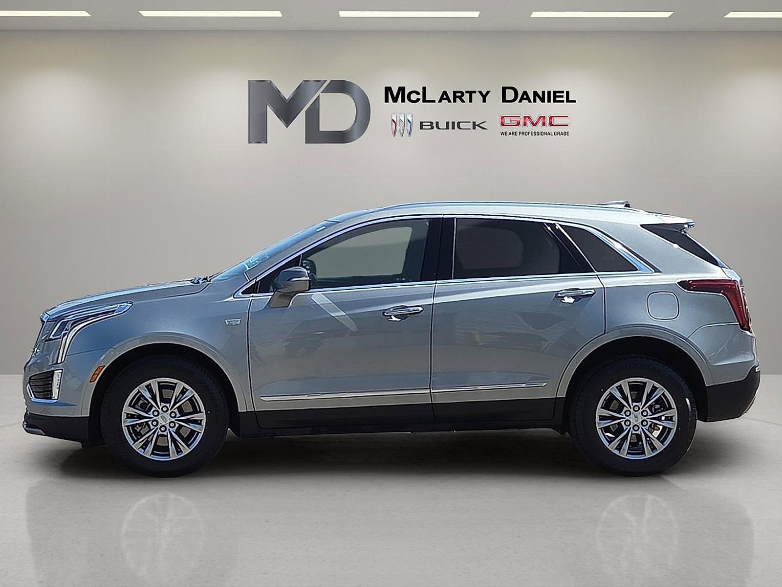 Certified 2023 Cadillac XT5 Premium Luxury image 3
