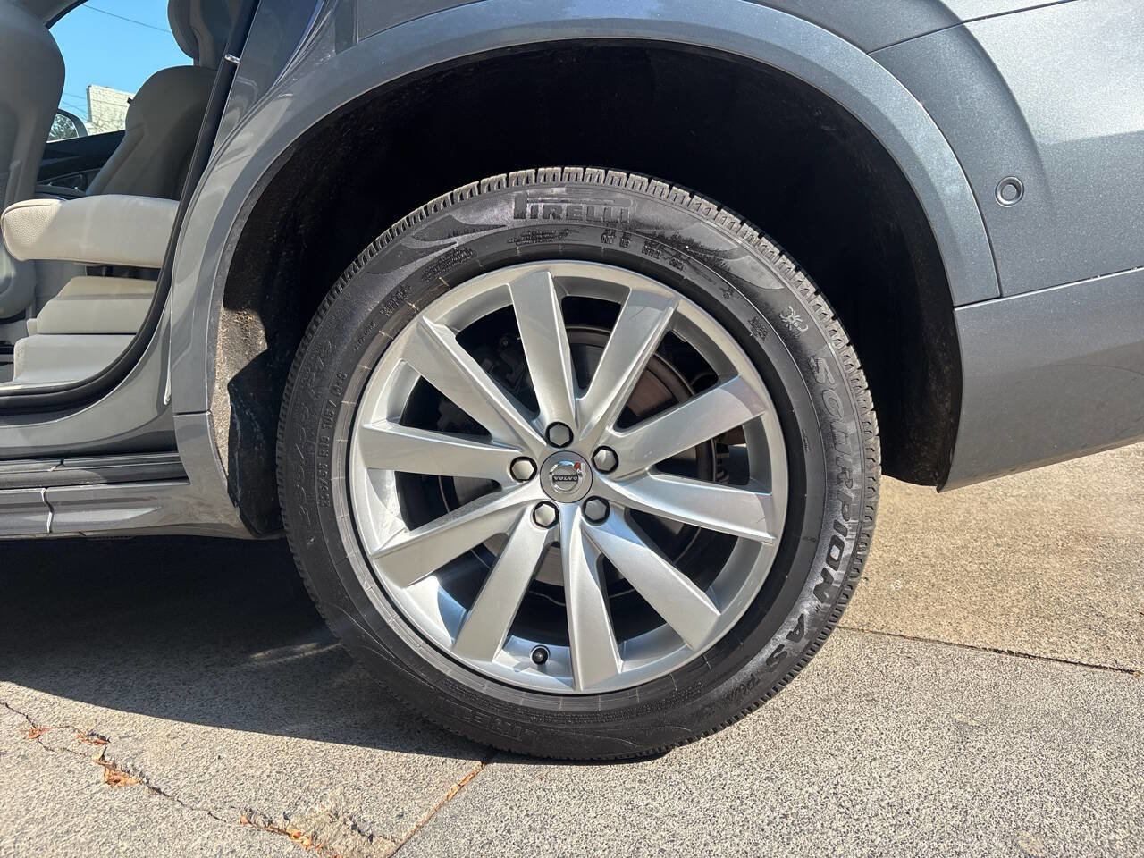 Used 2016 Volvo XC90 T6 Momentum w/ Momentum Plus Package AWD/4WD image 17