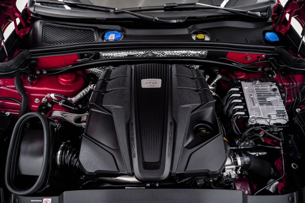 Certified 2026 Porsche Macan GTS image 27
