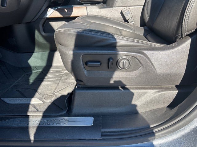 Used 2019 Chevrolet Silverado 1500 High Country w/ Technology Package AWD/4WD image 13