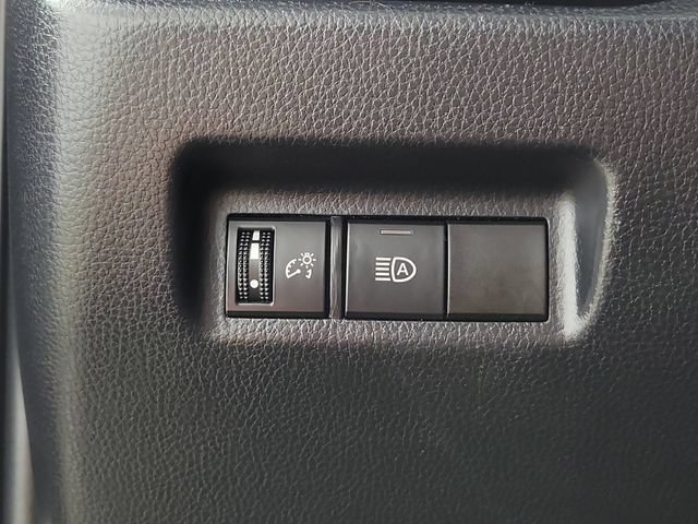 Used 2022 Toyota RAV4 LE AWD/4WD image 23