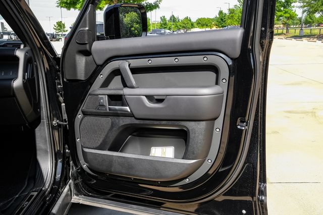 Used 2025 Land Rover Defender 130 V8 AWD/4WD image 65