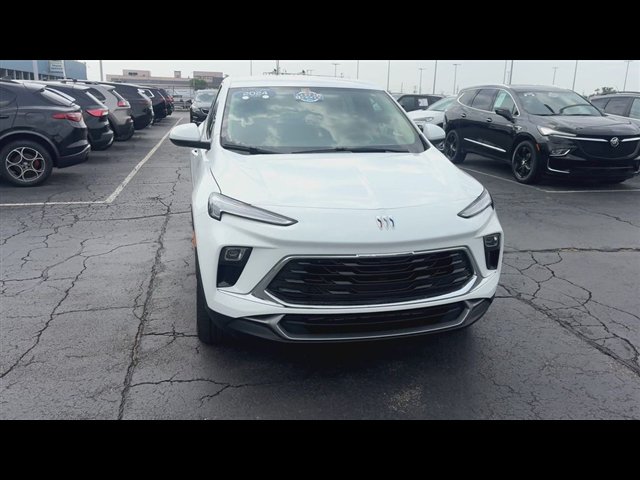 Certified 2024 Buick Encore GX Preferred w/ Comfort Package FWD image 3