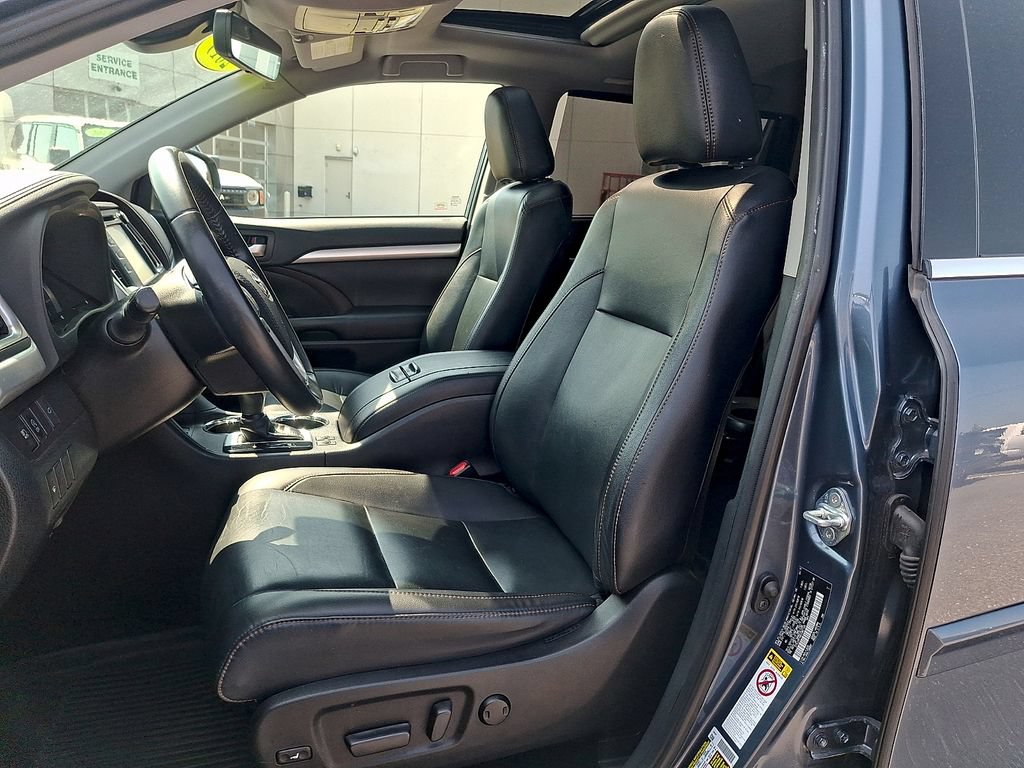Used 2019 Toyota Highlander XLE w/ Protection Package #3 AWD/4WD image 14