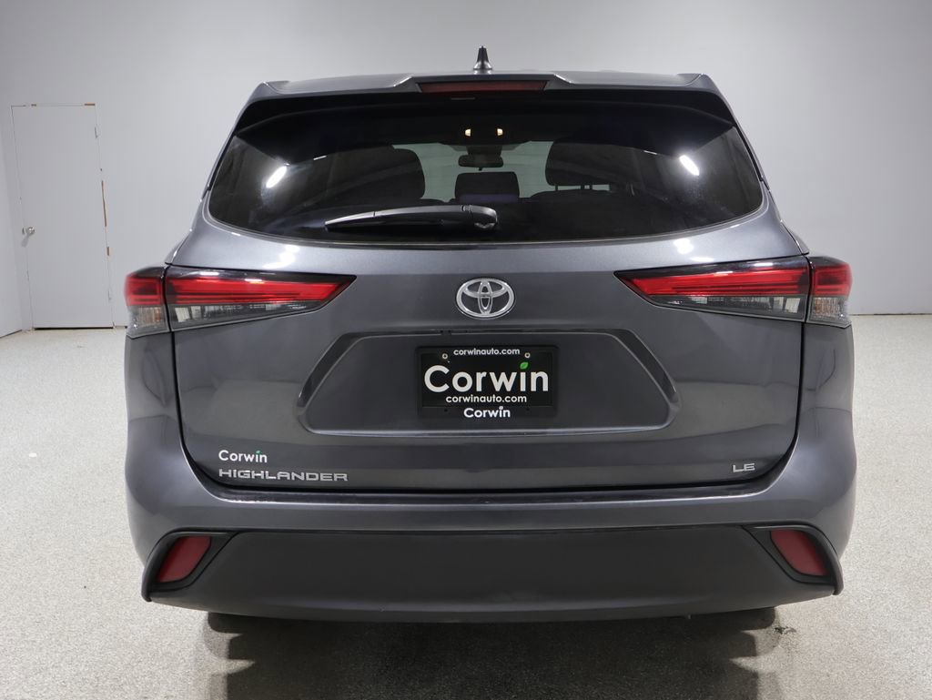 Used 2023 Toyota Highlander LE FWD image 3