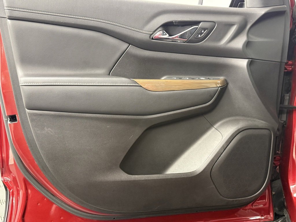 Used 2023 GMC Acadia SLE w/ Elevation Edition image 13