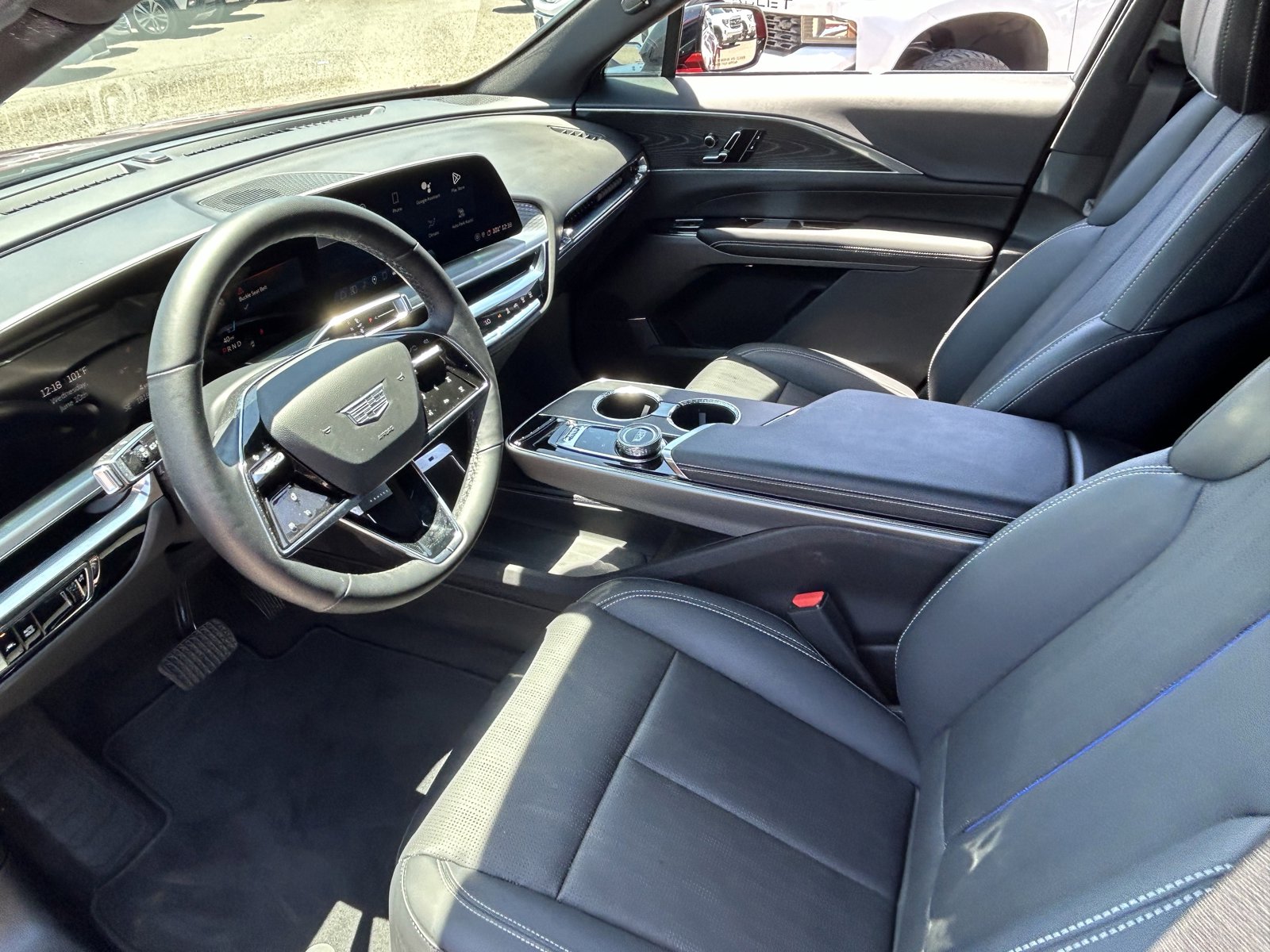 Used 2024 Cadillac Lyriq Sport RWD image 9