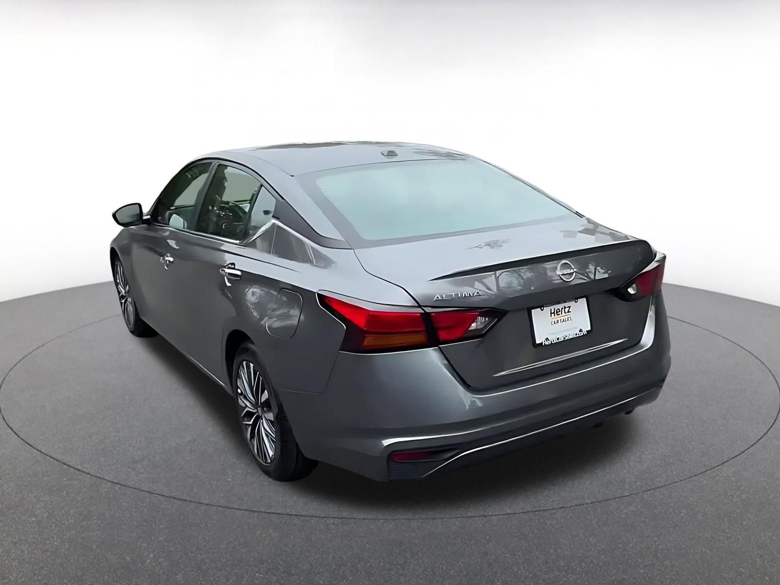 Used 2025 Nissan Altima 2.5 SV FWD image 11