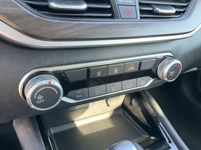 Used 2024 Nissan Altima 2.5 SV FWD image 23