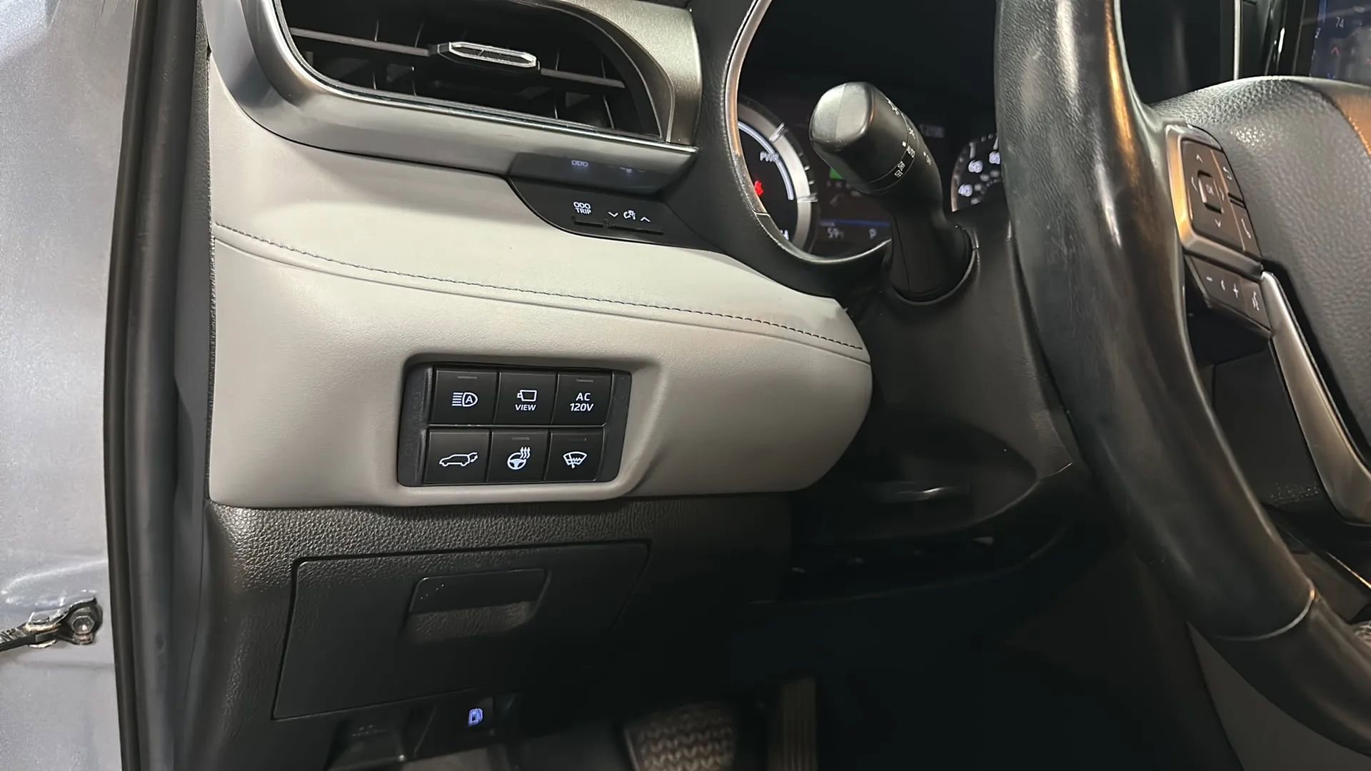 Used 2021 Toyota Highlander Limited image 30