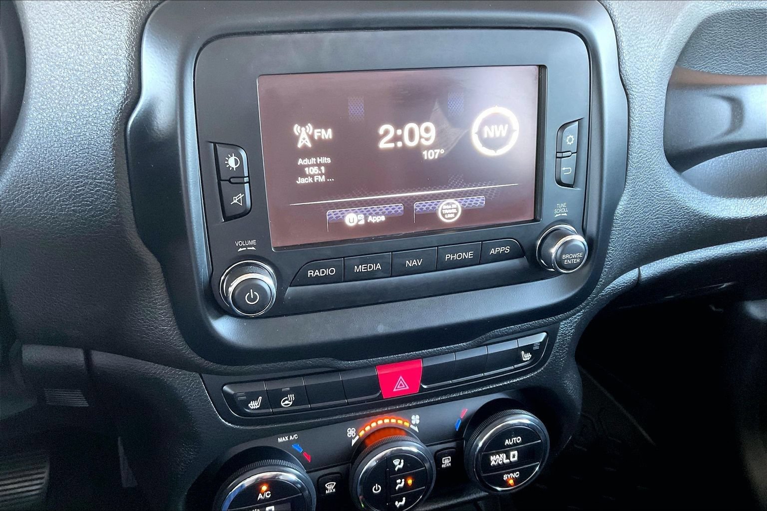 Used 2016 Jeep Renegade Trailhawk w/ Premium Trailhawk Package AWD/4WD image 9