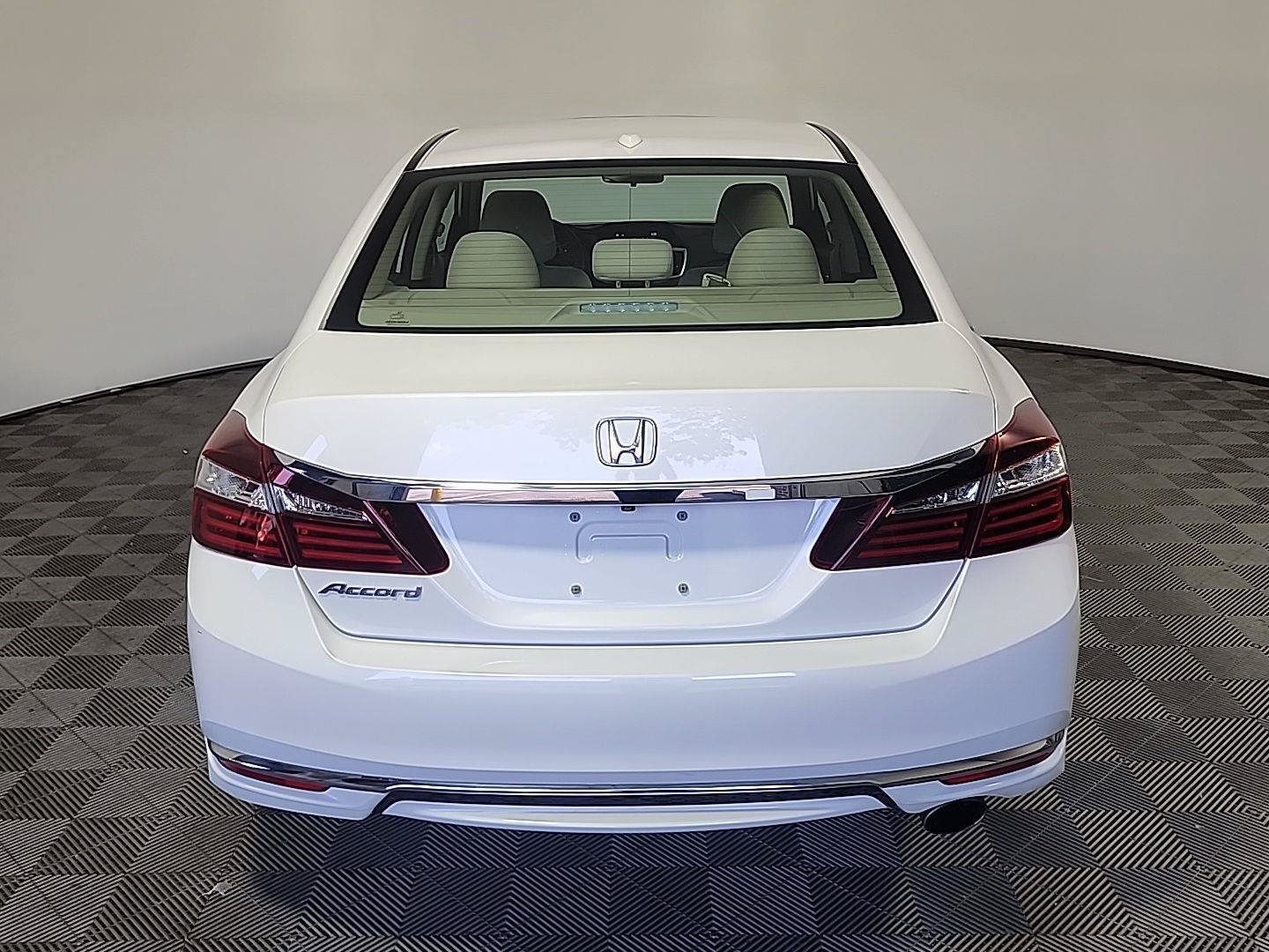 Certified 2017 Honda Accord EX image 5